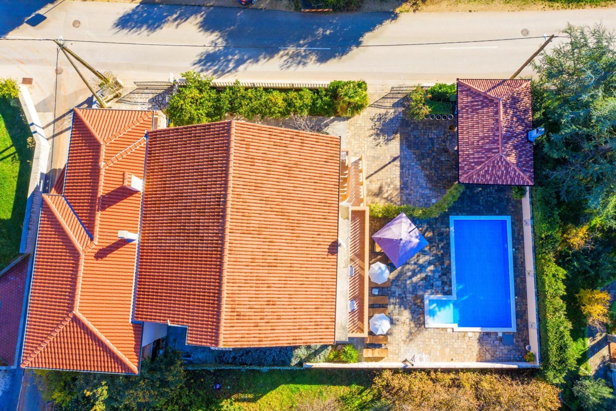 Family Friendly Pool House Ana - Happy Rentals ビビニェ エクステリア 写真